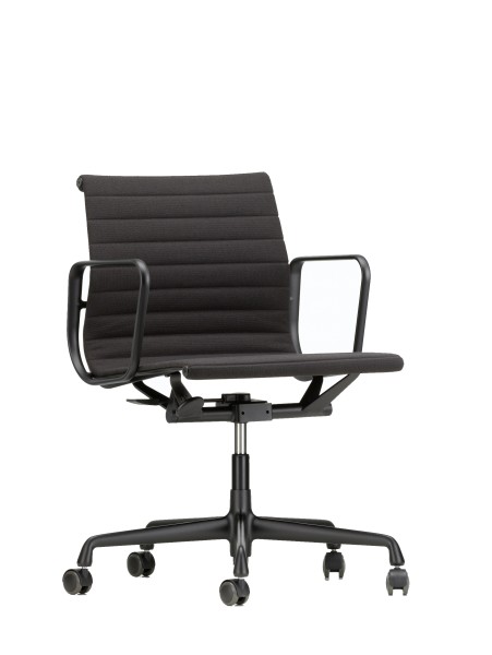Vitra Eames Bürostuhl Aluminium Chair EA 117 black edition - Leder